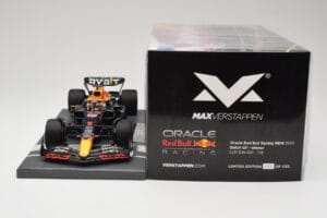 Red Bull RB18 Oracle #1 M. Verstappen Dutch GP 2022 Winner Minichamps 1:18 113221501 Rășină - imaginea 6 din 7