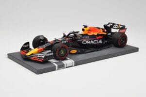 Red Bull RB18 Oracle #1 M. Verstappen Italian GP 2022 Winner Minichamps 1:18 113221601 Rășină - imaginea 2 din 7