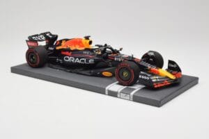 Red Bull RB18 Oracle #1 M. Verstappen Italian GP 2022 Winner Minichamps 1:18 113221601 Rășină - imaginea 4 din 7