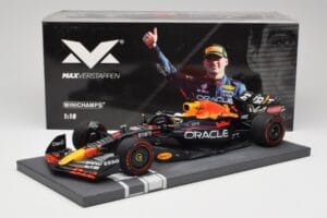 Red Bull RB18 Oracle #1 M. Verstappen Italian GP 2022 Winner Minichamps 1:18 113221601 Rășină - imaginea 7 din 7