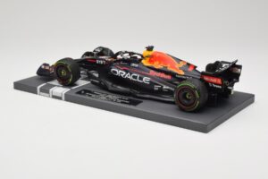 Red Bull RB18 Oracle #1 M. Verstappen Japanese GP 2022 World Champion Minichamps 1:18 113221801 Rășină - imaginea 5 din 7