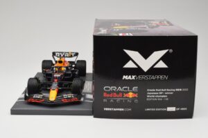Red Bull RB18 Oracle #1 M. Verstappen Japanese GP 2022 World Champion Minichamps 1:18 113221801 Rășină - imaginea 6 din 7