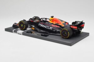 Red Bull RB18 Oracle #1 M. Verstappen US GP 2022 Winner Minichamps 1:18 113221901 Rășină - imaginea 5 din 7