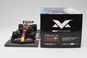 Red Bull RB18 Oracle #1 M. Verstappen US GP 2022 Winner Minichamps 1:18 113221901 Rășină - imaginea 6 din 7