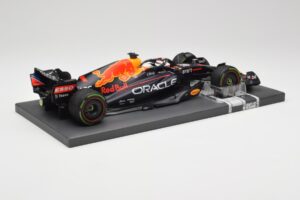 Red Bull RB18 #1 M. Verstappen Emilia Romagna GP 2022 Winner Minichamps 1:18 113220401 Rășină - imaginea 3 din 7