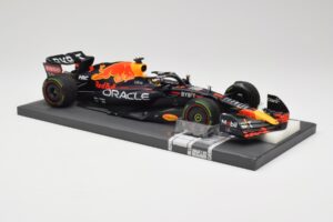 Red Bull RB18 #1 M. Verstappen Emilia Romagna GP 2022 Winner Minichamps 1:18 113220401 Rășină - imaginea 4 din 7