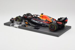 Red Bull RB18 #1 M. Verstappen Emilia Romagna GP 2022 Winner Minichamps 1:18 113220401 Rășină - imaginea 5 din 7