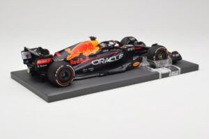 Red Bull RB18 #1 M. Verstappen Miami GP 2022 Winner Minichamps 1:18 113220301 Rășină - imaginea 3 din 7