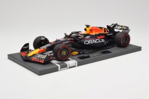 Red Bull RB19 Oracle #1 M. Verstappen Australian GP 2023 Winner Minichamps 1:18 113230301 Rășină - imaginea 2 din 7