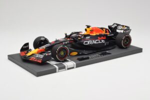 Red Bull RB19 Oracle #1 M. Verstappen Bahrain GP 2023 Winner Minichamps 1:18 113230201 Rășină - imaginea 2 din 7