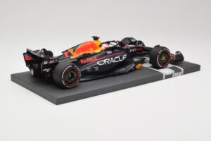 Red Bull RB19 Oracle #1 M. Verstappen Bahrain GP 2023 Winner Minichamps 1:18 113230201 Rășină - imaginea 3 din 7