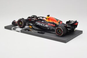 Red Bull RB19 Oracle #1 M. Verstappen Bahrain GP 2023 Winner Minichamps 1:18 113230201 Rășină - imaginea 5 din 7