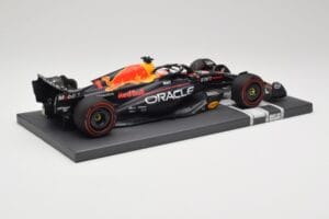 Red Bull RB19 Oracle #1 M. Verstappen British GP 2023 Winner Minichamps 1:18 113231101 Rășină - imaginea 3 din 7