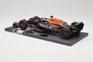 Red Bull RB19 Oracle #1 M. Verstappen British GP 2023 Winner Minichamps 1:18 113231101 Rășină - imaginea 5 din 7