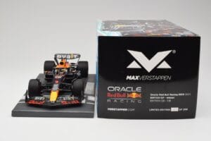 Red Bull RB19 Oracle #1 M. Verstappen British GP 2023 Winner Minichamps 1:18 113231101 Rășină - imaginea 6 din 7