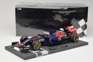 Scuderia Toro Rosso STR10 Renault #33 M. Verstappen Australian GP 2015 Minichamps 1:18 117150033 Rășină - imaginea 7 din 7