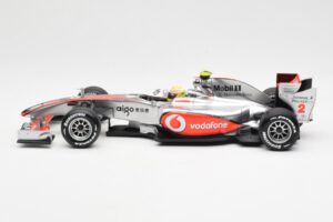 Vodafone McLaren Mercedes MP4-25 #3 L. Hamilton F1 Showcar 2010 Minichamps 1:18 530101872 Metal - imaginea 3 din 6
