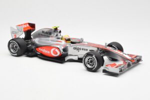 Vodafone McLaren Mercedes MP4-25 #3 L. Hamilton F1 Showcar 2010 Minichamps 1:18 530101872 Metal - imaginea 4 din 6