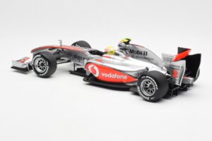 Vodafone McLaren Mercedes MP4-25 #3 L. Hamilton F1 Showcar 2010 Minichamps 1:18 530101872 Metal - imaginea 5 din 6