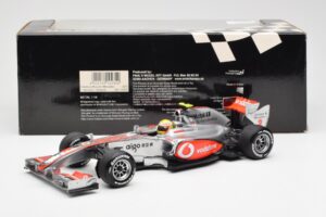 Vodafone McLaren Mercedes MP4-25 #3 L. Hamilton F1 Showcar 2010 Minichamps 1:18 530101872 Metal - imaginea 6 din 6