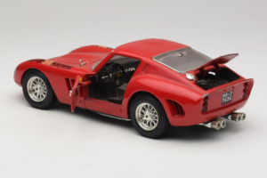 Ferrari 250 GTO Roșu Bburago 1:18 B003 Metal - imaginea 5 din 8