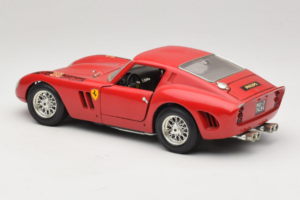Ferrari 250 GTO Roșu Bburago 1:18 B003 Metal - imaginea 7 din 8