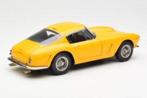 Ferrari 250 GT SWB Galben CMC 1:18 M-054 Metal - imaginea 2 din 6