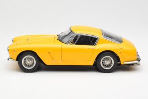 Ferrari 250 GT SWB Galben CMC 1:18 M-054 Metal - imaginea 3 din 6