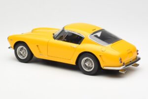 Ferrari 250 GT SWB Galben CMC 1:18 M-054 Metal - imaginea 5 din 6