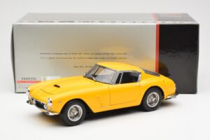 Ferrari 250 GT SWB Galben CMC 1:18 M-054 Metal - imaginea 6 din 6
