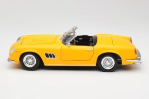 Ferrari 250 GT California Spider Galben Hot Wheels 1:18 23905 Metal - imaginea 4 din 8