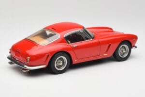 Ferrari 250 GT SWB Roșu CMC 1:18 M-046 Metal - imaginea 2 din 6