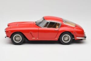 Ferrari 250 GT SWB Roșu CMC 1:18 M-046 Metal - imaginea 3 din 6