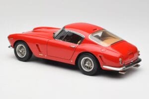 Ferrari 250 GT SWB Roșu CMC 1:18 M-046 Metal - imaginea 5 din 6