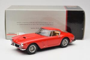 Ferrari 250 GT SWB Roșu CMC 1:18 M-046 Metal - imaginea 6 din 6
