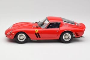 Ferrari 250 GTO London Show Roșu CMC 1:18 M-256 Metal - imaginea 3 din 6