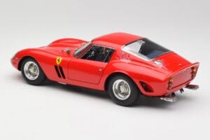 Ferrari 250 GTO London Show Roșu CMC 1:18 M-256 Metal - imaginea 5 din 6