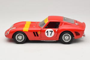 Ferrari 250 GTO #17 Bburago Sammlerborse Roșu Bburago 1:18 3007-P1 Metal - imaginea 4 din 8