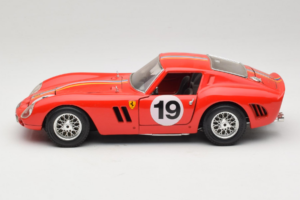 Ferrari 250 GTO #19 Roșu Dungi 1962 Bburago 1:18 3011-P3 Metal - imaginea 4 din 8