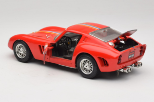 Ferrari 250 GTO #19 Roșu Dungi 1962 Bburago 1:18 3011-P3 Metal - imaginea 5 din 8
