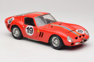 Ferrari 250 GTO #19 Roșu Dungi 1962 Bburago 1:18 3011-P3 Metal - imaginea 6 din 8