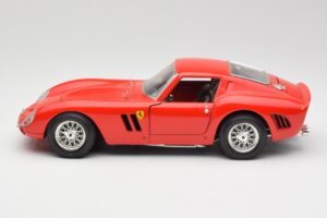 Ferrari 250 GTO Roșu Bburago 1:18 3011 Metal - imaginea 4 din 8