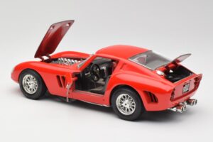 Ferrari 250 GTO Roșu Bburago 1:18 3011 Metal - imaginea 5 din 8