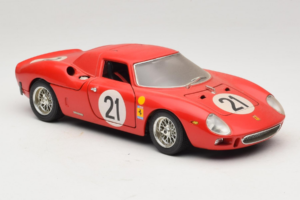 Ferrari 250 LM #21 M. Gregory / J. Rindt 24 Hours of Le Mans 1965 Bburago 1:18 3033-P2 Metal - imaginea 6 din 8