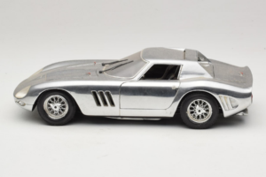 Ferrari 275 GTB Chrome Argintiu Guiloy 1:18 B004 Metal - imaginea 4 din 8