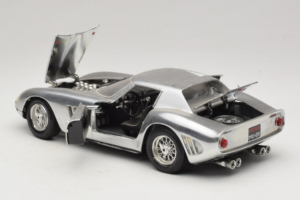 Ferrari 275 GTB Chrome Argintiu Guiloy 1:18 B004 Metal - imaginea 5 din 8
