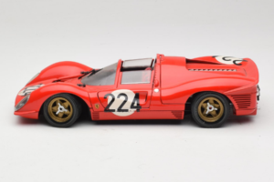 Ferrari 330 P4 #224 Roșu 1967 Revell 1:18 48825-P2 Metal - imaginea 4 din 7