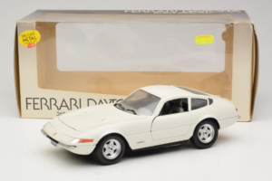 Ferrari 365 GTB/4 Daytona Berlina Alb Techno Giodi 1:18 74007 Metal - imaginea 8 din 8