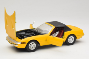 Ferrari 365 GTS Galben Cu Acoperiș Negru Solido 1:18 8018 Metal - imaginea 2 din 8