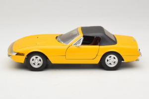 Ferrari 365 GTS Galben Cu Acoperiș Negru Solido 1:18 8018 Metal - imaginea 4 din 8